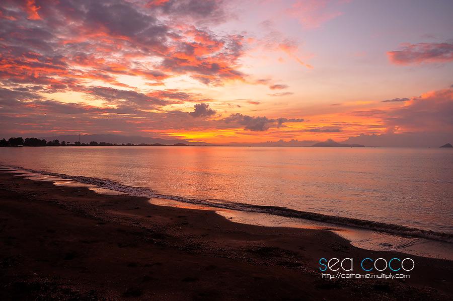 เดินลงไปตรงชายหาดบ้าง... :cheer: