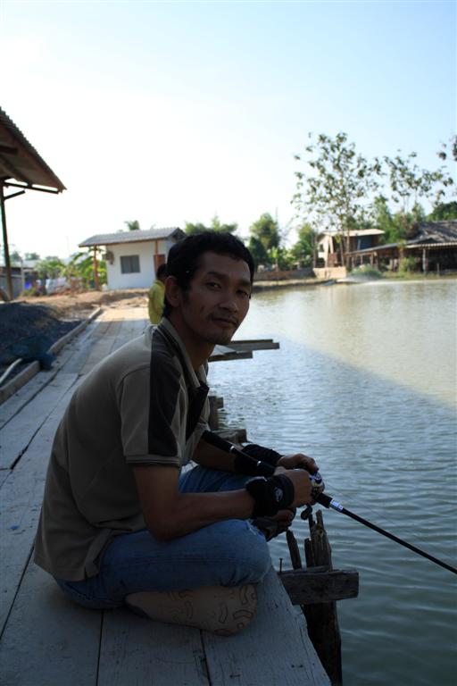 พลอยู่ตรงนี้ได้ปลา3ตัวเลยอ่ะครับอีกตัวไม่ได้ถ่ายรูปครับเพราะปลามันกลืนครับเลยรีบปลดแล้วปล่อยไปครับ
