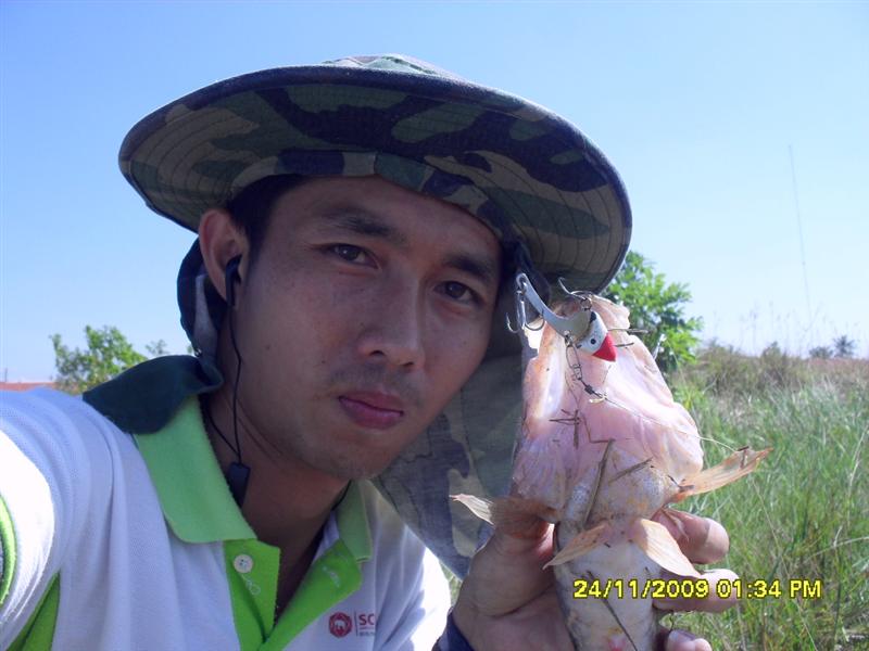 ตามธรรมเนียมครับ ต้องถ่ายรูปคู่กับ