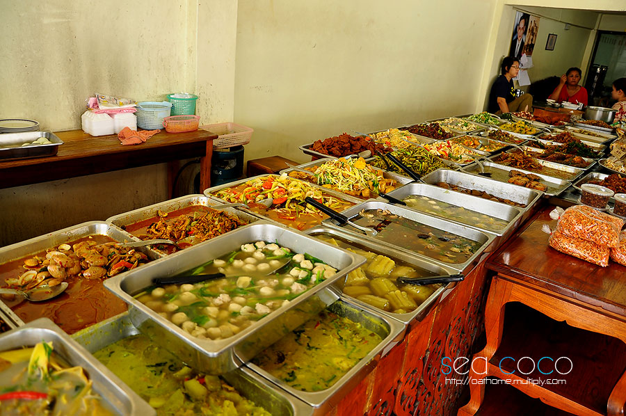 วันนี้เข้าเมืองจันทบุรี เพื่อมาชิมร้านนี้ล่ะครับ

อยู่ตรงข้ามวัดใหม่เมืองจันทบุรี เพื่อนแนะนำมาครั