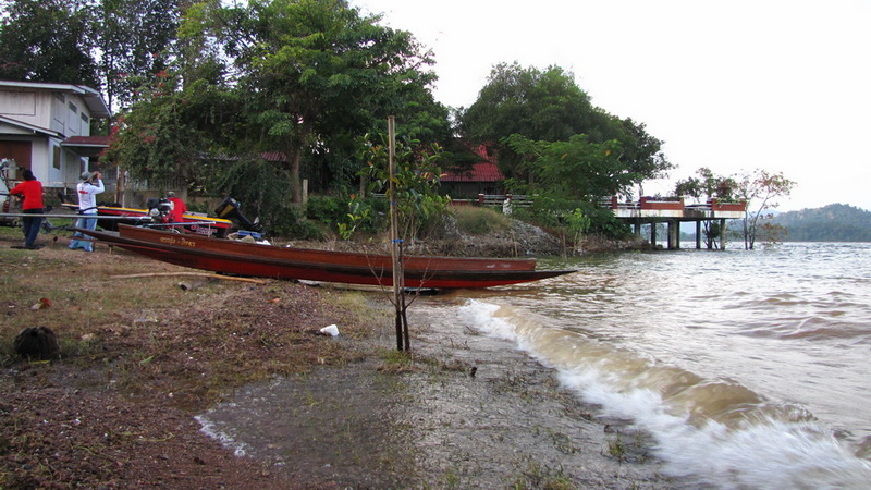 
    เรือผมลำยาว......แหวกคลืนได้สบาย........ลุย   เจ้าถิ่น ไม่กลัวอยู่แล้ว..... :love:
