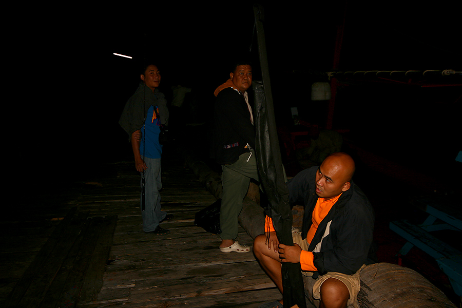 
เอ้า เร๊ว

รีบลงเรือเหอะ  เดี๋ยวไปดริ๊งกันต่อในเรือ

 :grin: