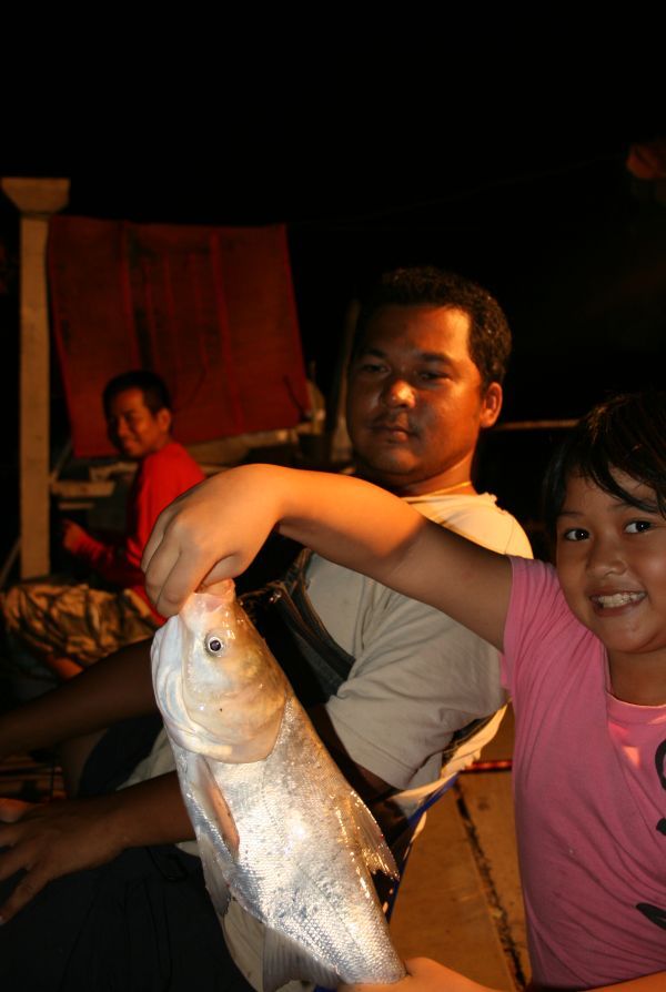 ขอถือเองด้วยเป็นไงลูกสาวพี่ติ๊กเค้าละ  :cool: