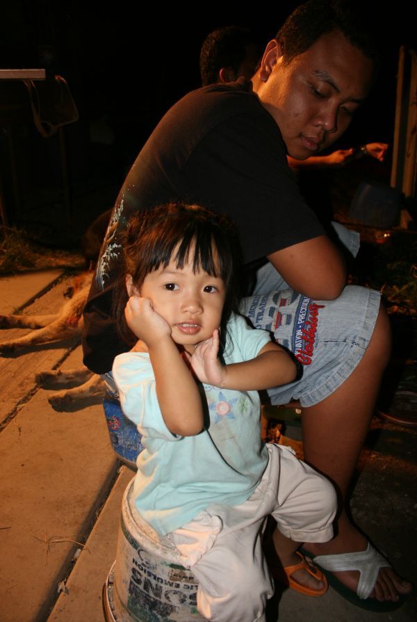 มานั่งให้กำลังป๋าเค้าละนี้จะ23.00น ก็ยังไยอมไปนอนเลย  :laughing: