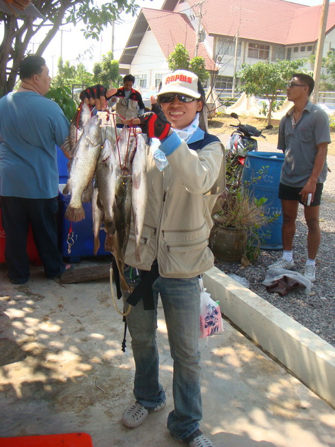 ซ้อจันทร์ ก็ยังเยี่ยมเหมือนเคยครับ  :cheer: :cheer: :cheer: :cheer: :cheer: