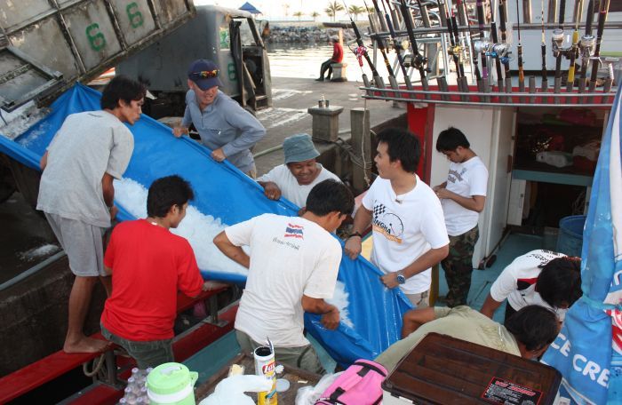 ลงน้ำแข็งไปเต็มพิกัด

เด๋วนี้เรือพ
