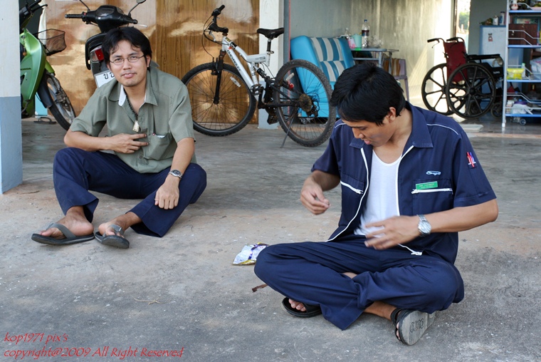 เหอะ เหอะ อิ่มแล้วดูมีความสุขกัน เจ