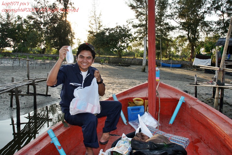 ขนของขึ้นเรือเรียบร้อย ก้อมีการตรว