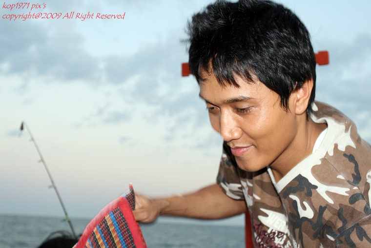 ตามมาด้วย น้าหลง เจ้าของฉายา " พรางท
