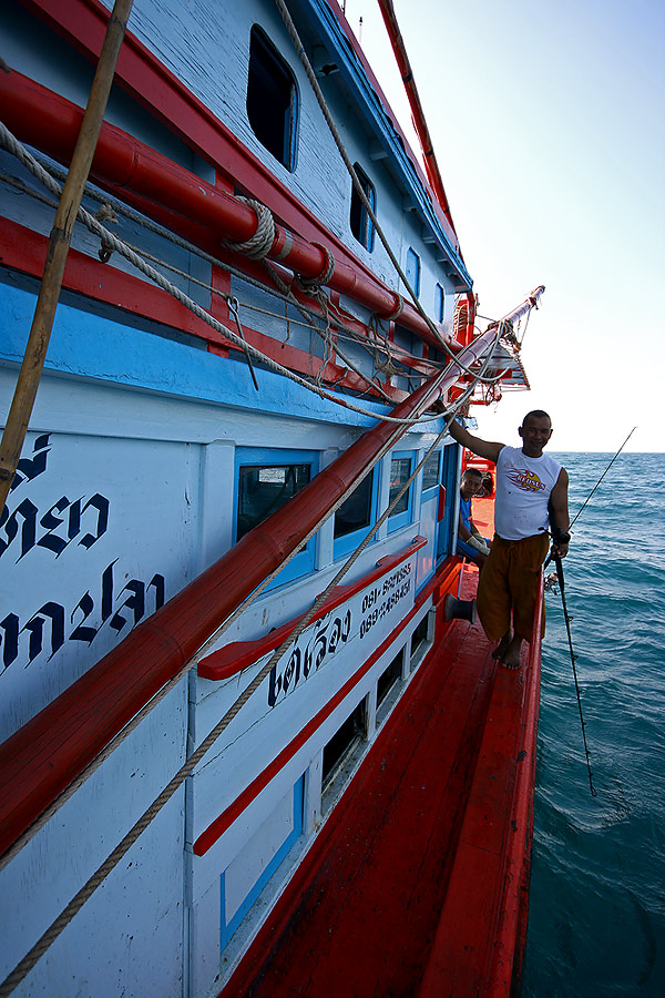 
ลากันที่ภาพนี้เลย นะครับ

ไต๋เรือง คนขยัน  ที่พาเราไปพบกับของหวานๆ

 :love:

ขอบคุณ เพื่อนๆท