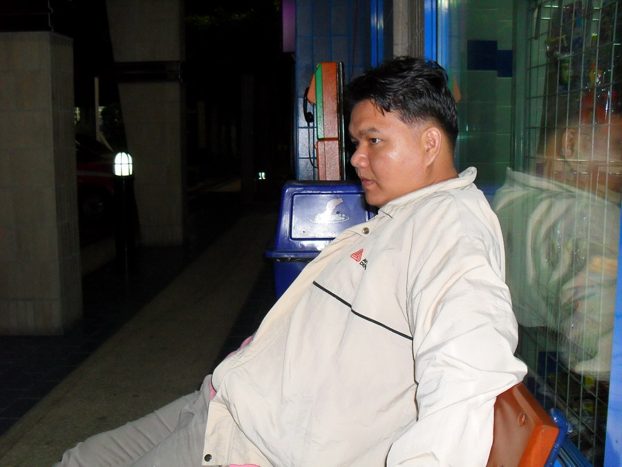  :grin: :laughing:
รอจนหลับไปกี่ตื่นล่ะครับน้าอมร บอกแล้วออกมาตีสามก็ทัน 555+++

 :laughing:


