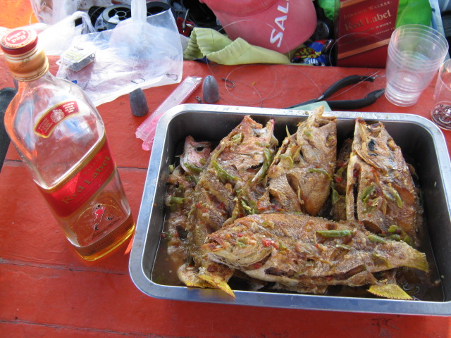 ***กินข้าวกลางวันกันครับ 