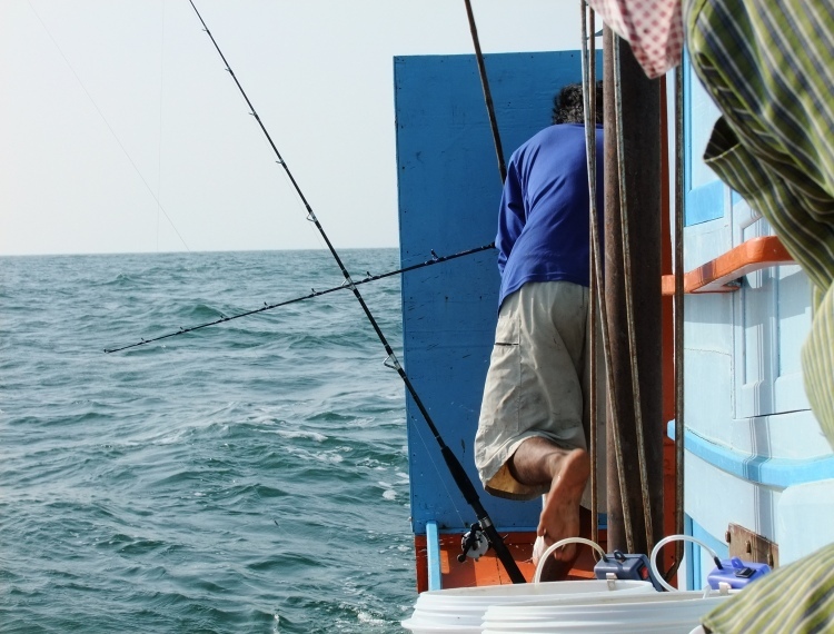  [b]เด็กเรือคนเก่งวิ่งวุ่นหัวเรือท้ายเรือเลยครับ[/b]  :laughing: