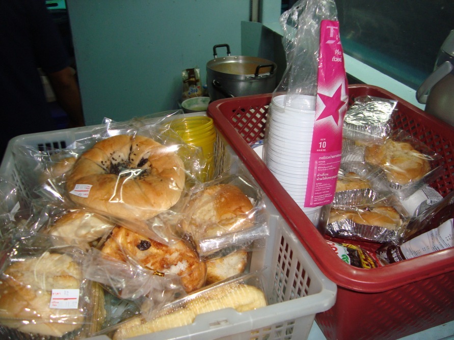 สั่งตรงจากร้านเบเกอร์รี่  ไว้กินกับกาแฟตอนเช้า :umh: :umh: :umh: