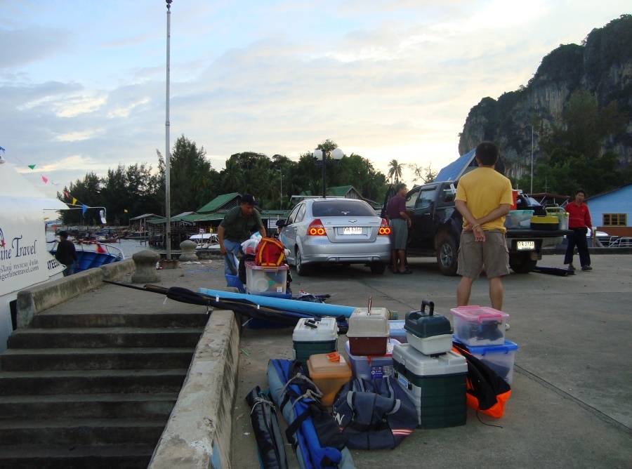 เปรียบเทียบกับภาพก่อนลงเรือ ร่อยหร