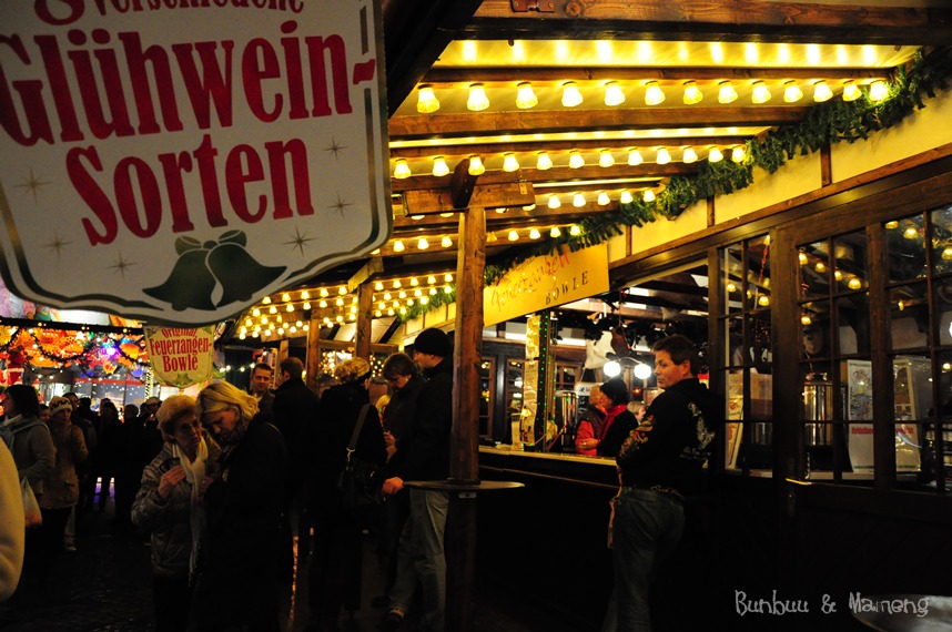 
บรรยากาศร้านขาย Gluehwein (ไวน์ร้อนๆค่ะ)