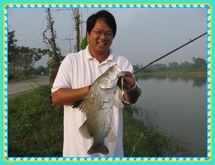 ดูซิ ยิ้มหล่อมาเลยอ่ะ  :cool: :cool: :cool: :cool: :cool: :cool: :cool: :cool: