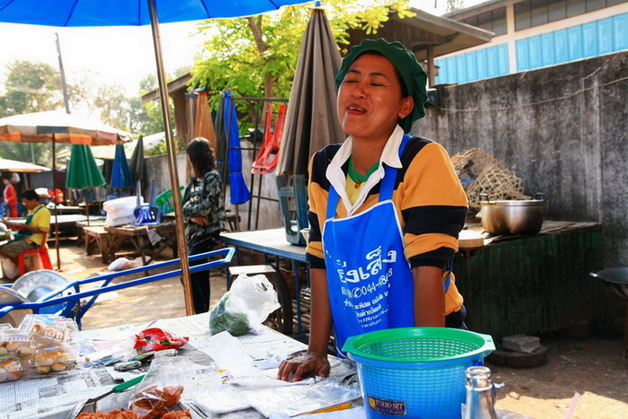  :love: :love: แม่ค้าคงจะปากหวานน่าดู เพราะน้าชาญ ซื้อไก่ร้านนี้ มาบานเลย :laughing: :laughing: :lau