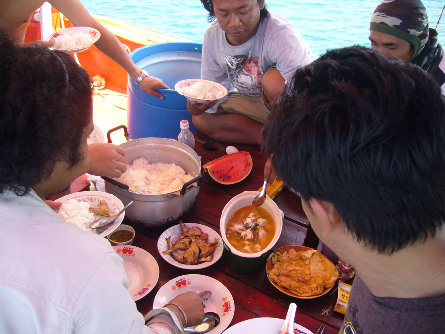 กินปลาดิบแล้ว ต่อด้วยข้าวเลยยย :laughing: :laughing: :laughing: