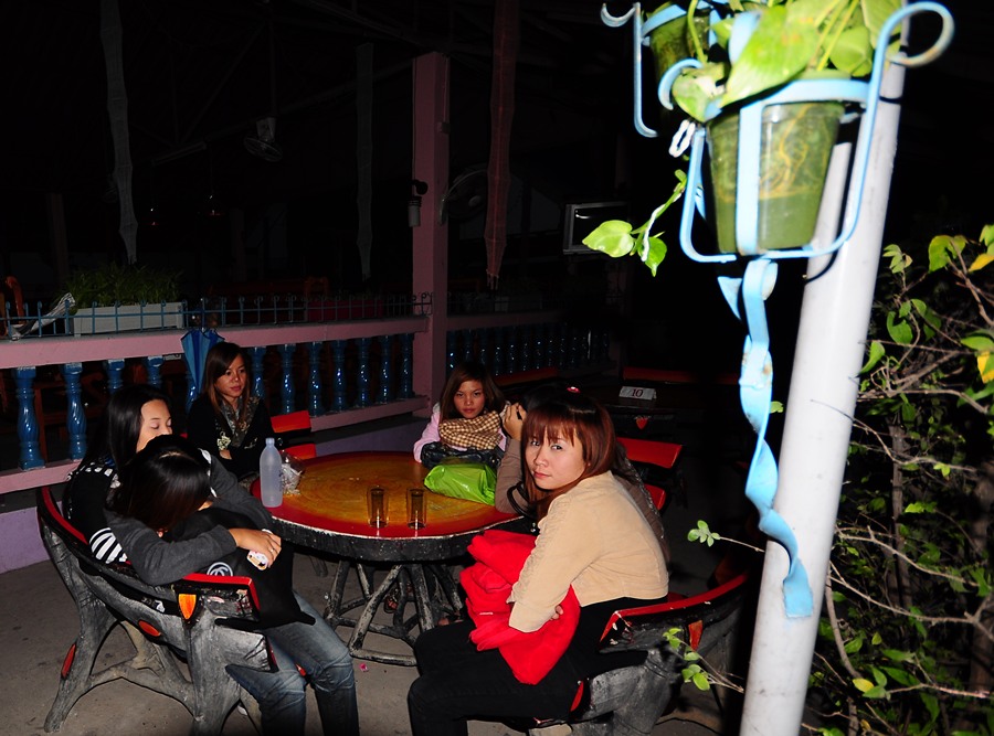 นี่เป็นอีกชุดที่นั่งรอเรียกขึ้นรถครับ :grin: