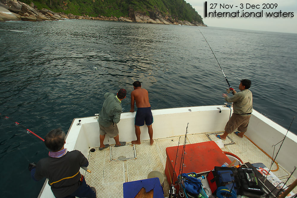 โดนพาไปเที่ยวท้ายเรือ  :laughing: