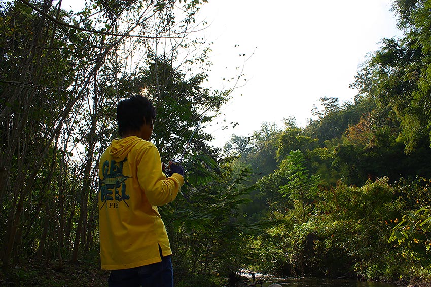 
 [b]ลองตีกระสูบน้ำไหลดูบ้าง  [/b] :smile: