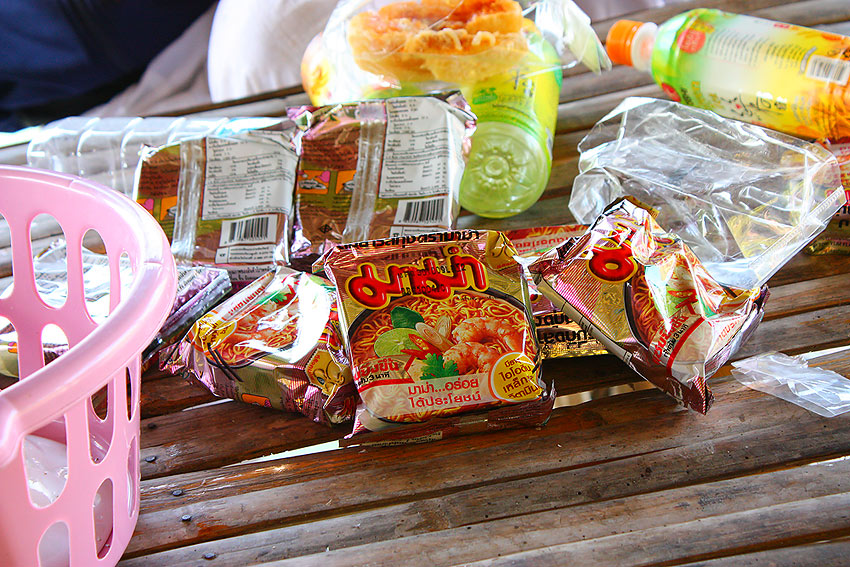 

 [b]ข้าวไม่มีขาย  เอาเนี่ยแหละ  อร่อย