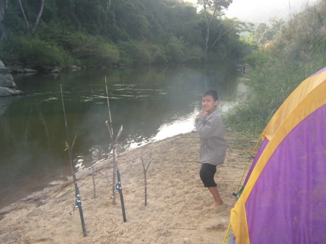 หลังจากนั้นก็เริ่มเก็บเต๊น เก็บขยะชายหาด ย้ายขึ้นบ้านเพื่อนตาน้อย 1 เที่ยวแล้วครับ :grin: :grin: :gr