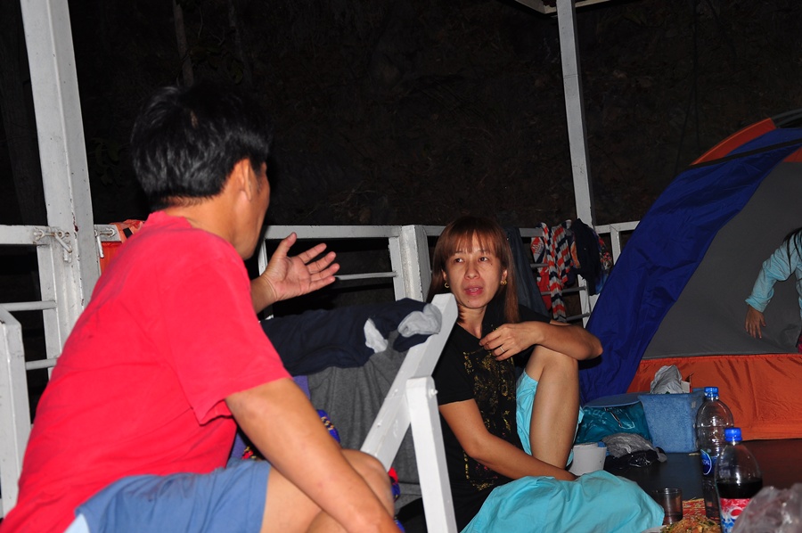 สองผู้เฒ่านั่งปรึกษากันว่า..............คื