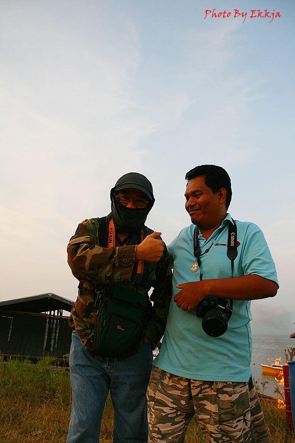  :smile: คู่หูคู่ใหม่ ยังถากถางกันอยู่ตั้งแต่ก่อนลงเรือ เอิ๊กกกกก  :smile: