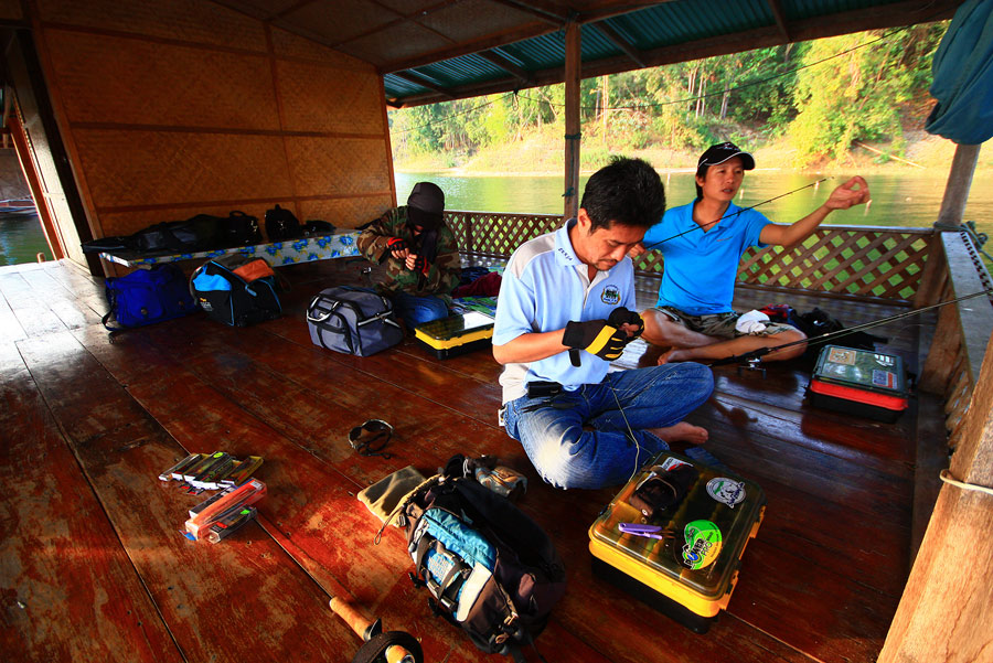 นั่งเรือมาเข้าแพพัก.....สมาชิกทั้งหล