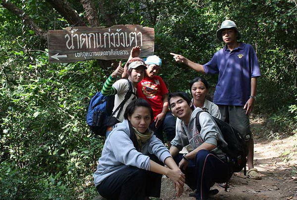แล้วเรา คณะผู้ลี้ภัยการเมือง  ก็กลับแล้วครับ  :laughing: :laughing: :laughing: