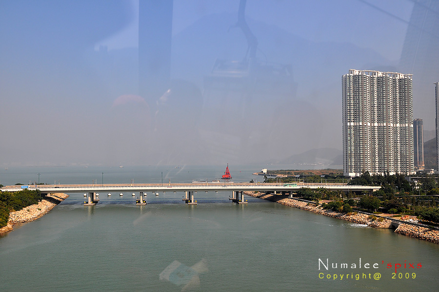  ถ่ายด้านใน สะท้อนกระจกบานเลย  อิอิ:cool: