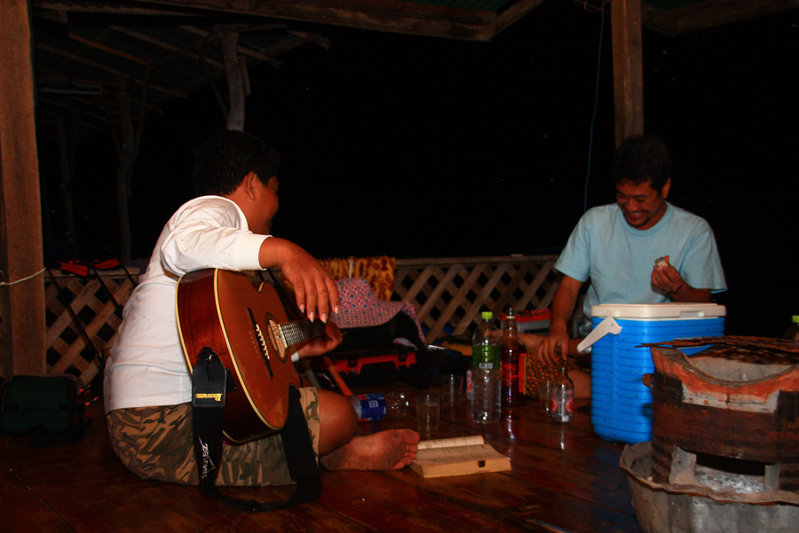 จัดให้ไป กับบทเพลงตามคำขอ
อยากฟังเพลงอะไร ขอมาเล้ยยยย....

เล่นไม่ได้ ก้อไม่เล่นให้ แค่นั้นเอง
 