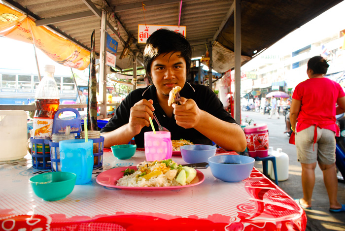 สักพัก เริ่มหยิบกล้องผมไปถ่าย :ohh: