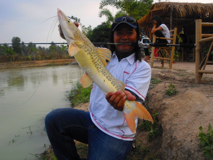 ตอนแรกจะให้ถือเองถ่ายเองด้วยแต่กลัวว่าจะไม่ไหวเลยถ่ายให้ :grin: