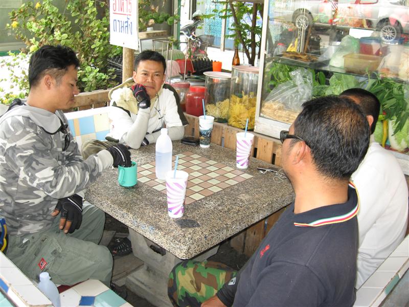 มาถึงร้านข้าว ก้อสั่งกันวุ่นวายไปหมด (หิวจัด) อิอิ
 :umh: :umh: :umh: :umh: :umh: :umh: :umh: :umh: