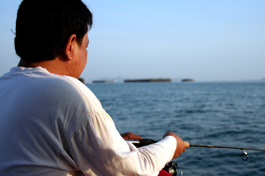น้าเรดประจำที่ท้ายเรือ...  :smile: