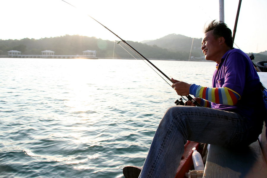 ส่วนน้าแม๊ค ประจำการอยู่ด้านหน้า.. หัวเรือ  :smile: