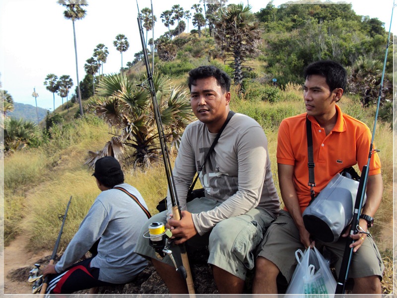 เดินมาได้ครึ่งทาง สภาพออกมาเป็นแบบนี้ครับ

ส่วนผมแทบคลานแล้ว

 :laughing: :laughing: :laughing:
