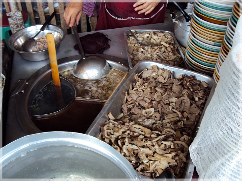 เพียบครับ กินกันแบบจุใจแน่ เหนื่อยๆหิวๆแบบนี้

 [q]สวัสดีครับน้า เด็กพระบาง ขอบคุณครับ[/q]
