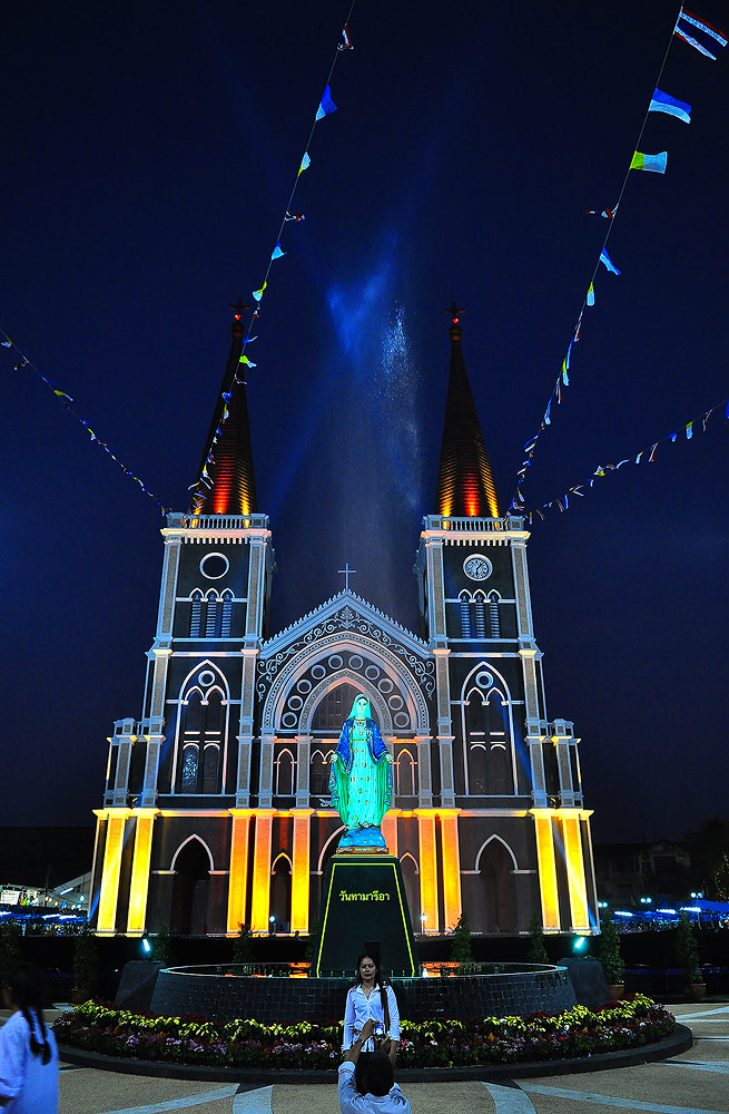 ไฟ สลับสีไปเรื่อย สวยๆครับ :laughing: