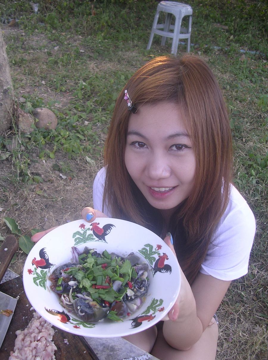 ยำไข่เยี้ยวม้าค่ะ   รับซักจานมั้ยค่