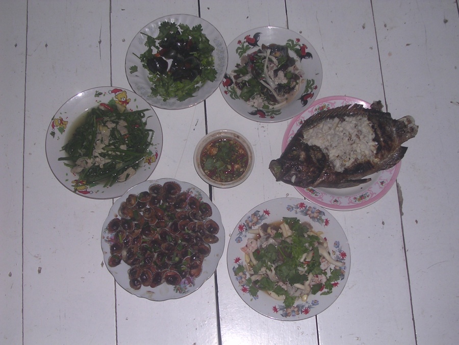 กับข้าวตอนเย็นค่ะ  ช่วยกันทำกับเพื