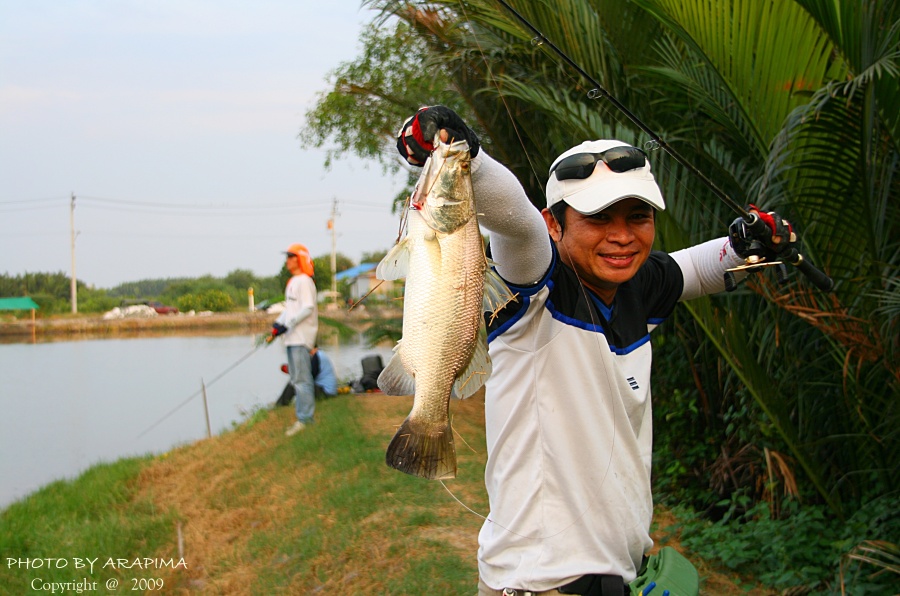  :grin: :grin:  เดินกลับเข้ามาท้ายวัง..........ตานี่เอาอีกและ   :laughing: :laughing: