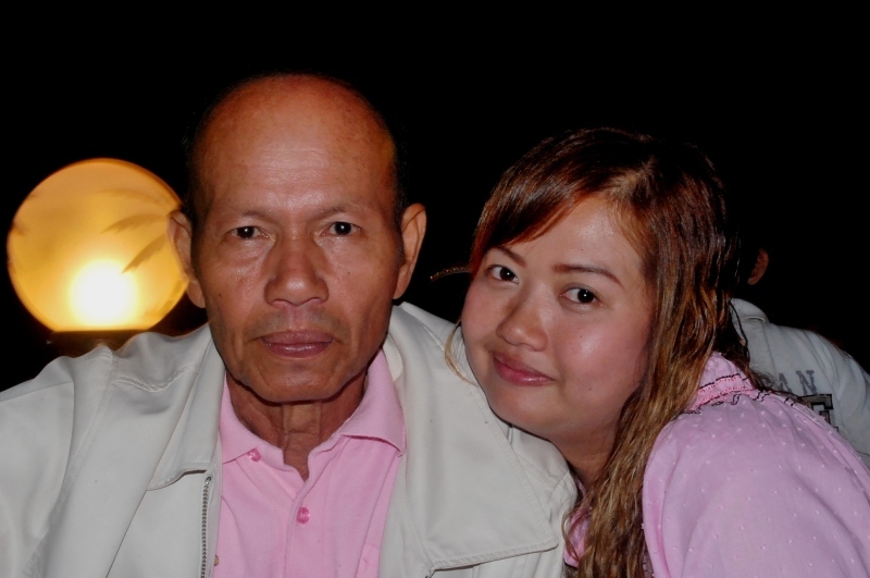 แปลกจัง...ลูกสาวบ้ากล้อง...แต่ว่าม่าย