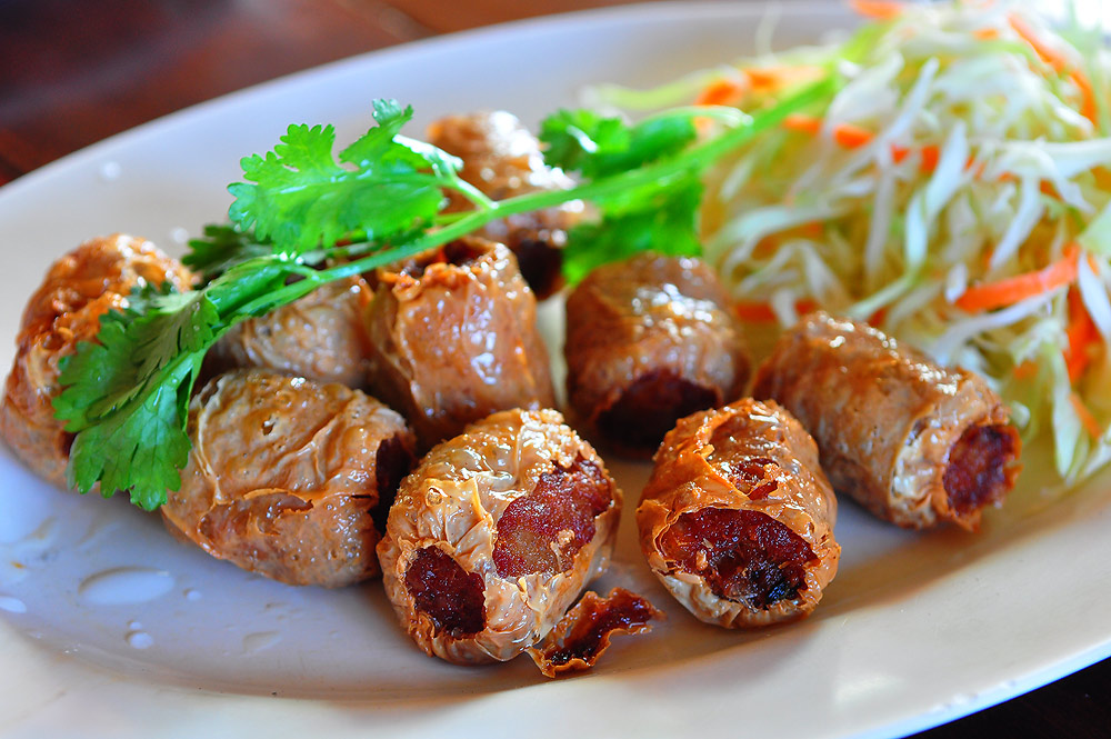 กินเล่นไปก่อน นะ เอิ้กๆๆๆๆๆๆๆๆๆๆ :laughing: