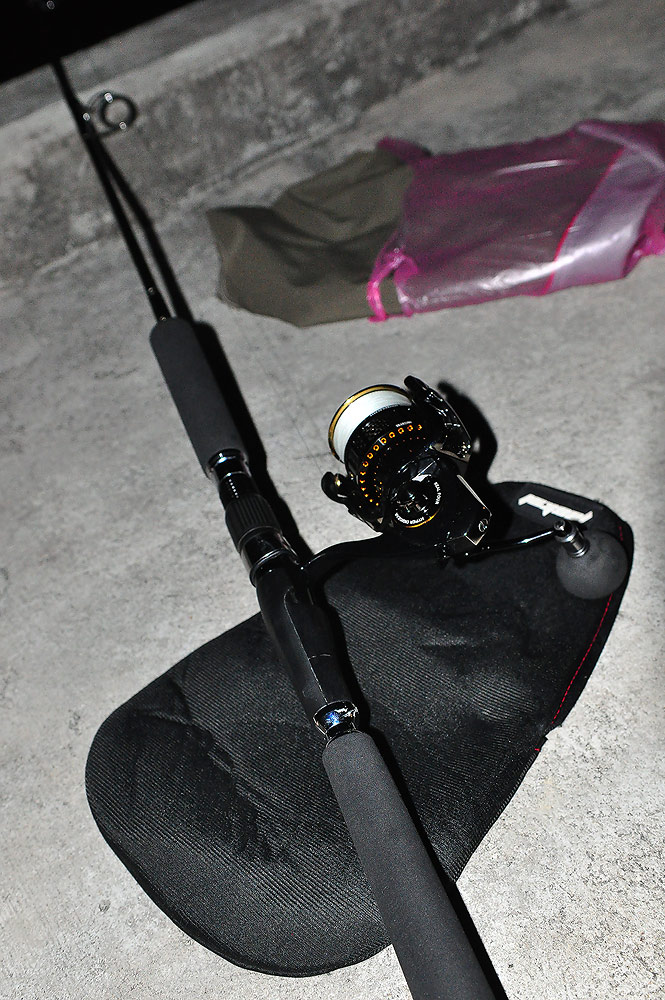 นั่น................งามมั๊นล่ะ คัน SHIMANO PE2-4  คู่กับรอก DAIWA Brazino 3000  เอามาตก ท่าเรือ :lau