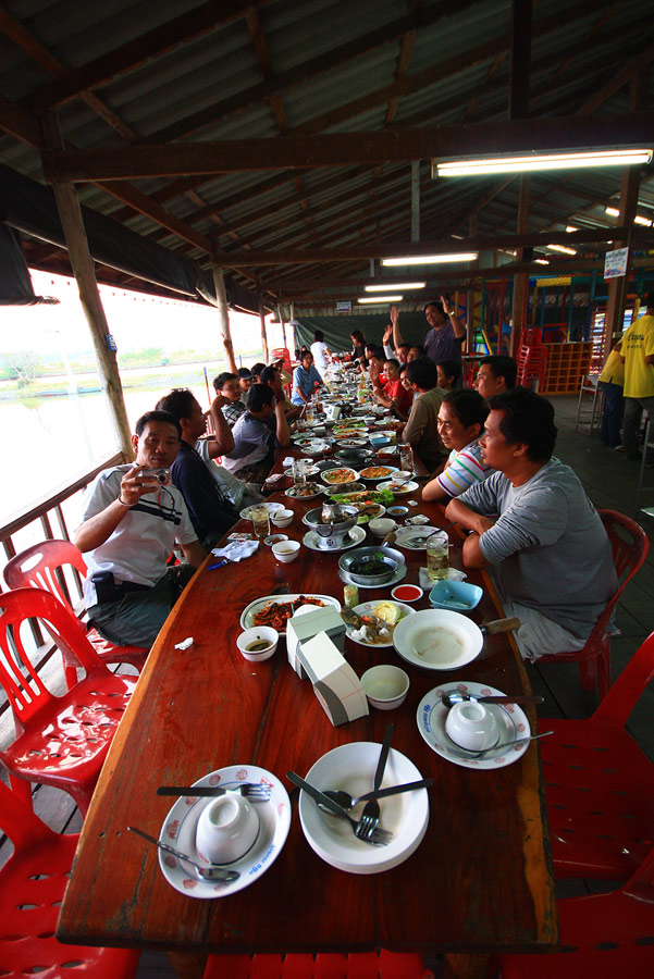 ป๊าดดดดดดดดดดดด....เพื่อนๆทีมงามใส้ ชวนไปกินฟรีมาค๊าบบบบ ขอแจมภาพด้วยคนเน๊าะ...
 :grin: :grin: :gri