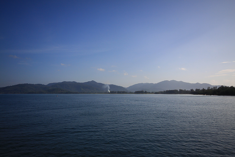 บรรยากาศก่อนออกไปข้างนอกท่าเรือคร
